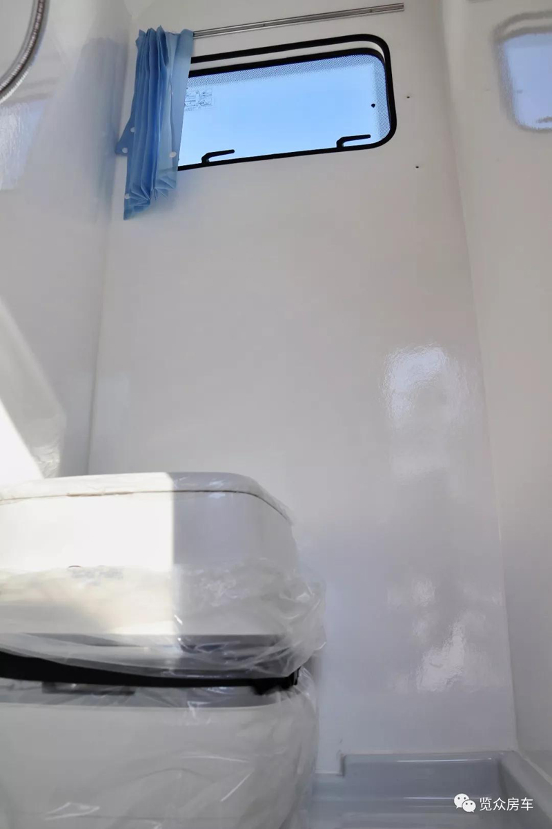 超大床還是國六汽油四驅房車,選它沒錯 超大床還是國六汽油四驅房車,選它沒錯