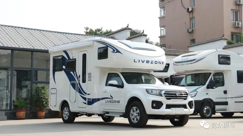 兩張雙人床，使用還方便的房車