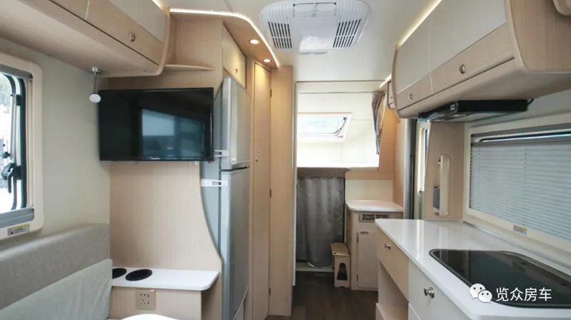 兩張雙人床，使用還方便的房車