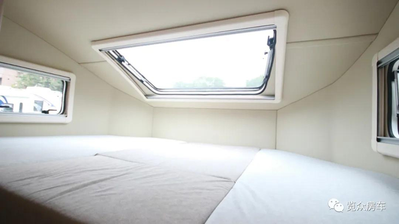 兩張雙人床，使用還方便的房車