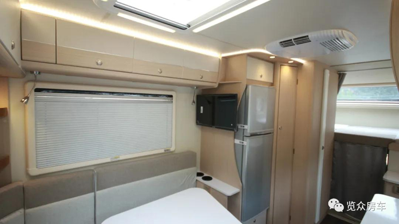 兩張雙人床，使用還方便的房車