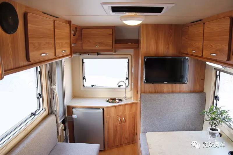 這么大的床，房車上少見，趕緊選