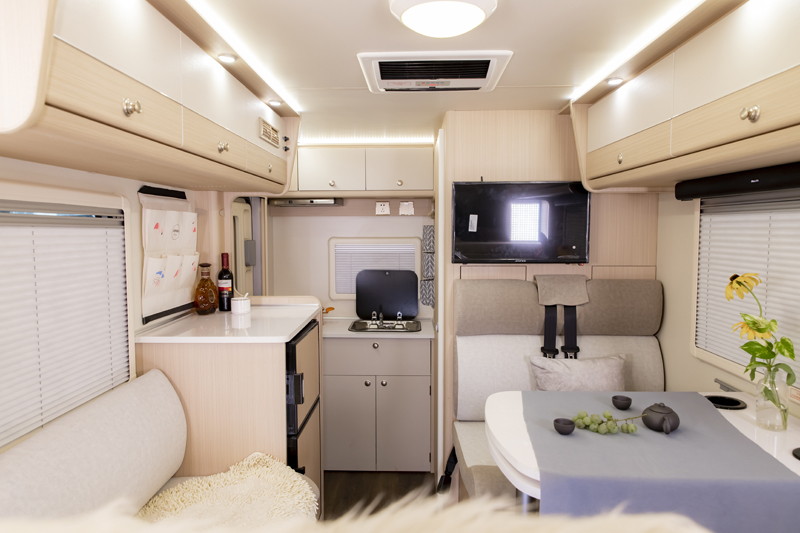 大床、大客廳得房車，四驅(qū)、動力好