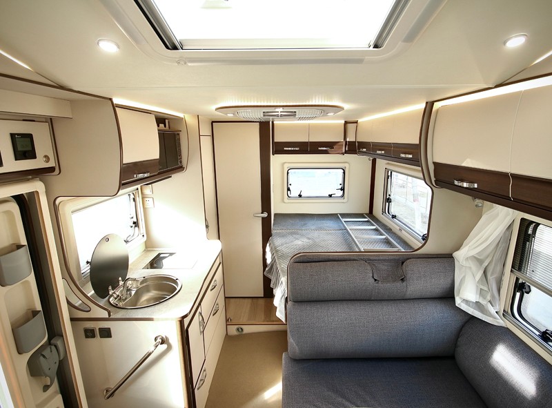 自由炮領銜,引爆成都房車展 自由炮領銜,引爆成都房車展