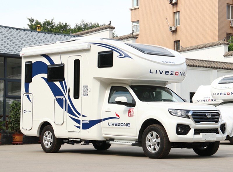 這款六座房車，還是四驅房車