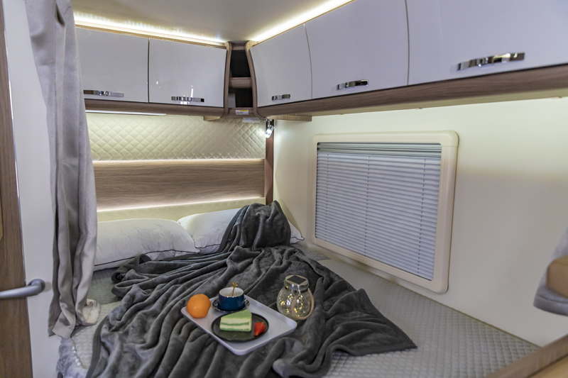 這兩款自動擋房車您會選哪款? 這兩款自動擋房車您會選哪款?