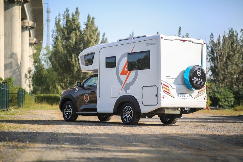 邀您看一場盛大的房車趴，雙炮現身