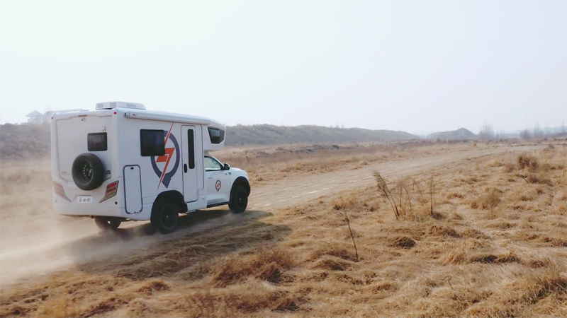 極致動力、四驅越野，樣樣都強，就是這款房車