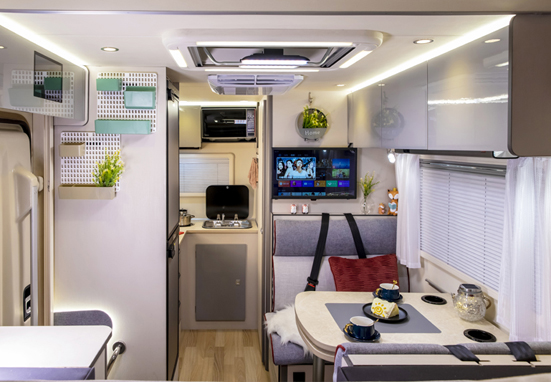 年輕、動力、狂野、舒適，這款房車好